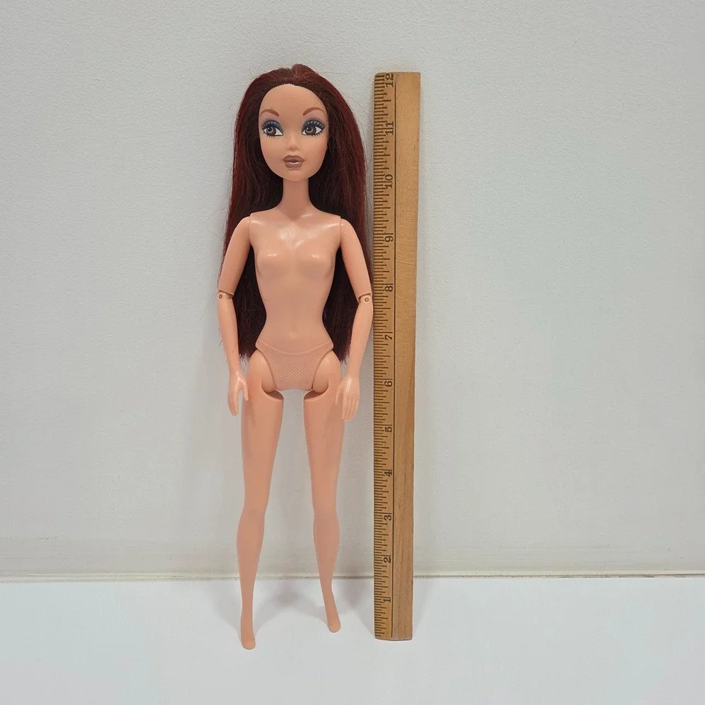 My Scene Chelsea Chillin' Out Barbie Doll Nude‎ Jointed Arms Blue Eyeshadow